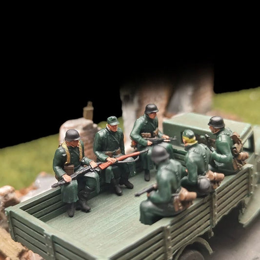 1/72 Scale WWII German Sitting Posture Soldiers Painted Figures for Model Dioramas