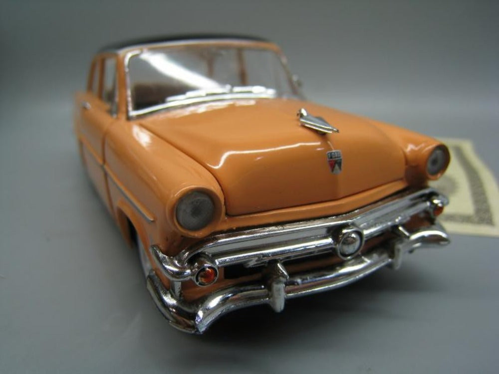 1/32 Scale 1954 Ford Customline Diecast Model Car