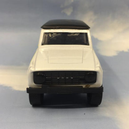 1/32 Scale 1973 Ford Bronco SUV Diecast Model Car