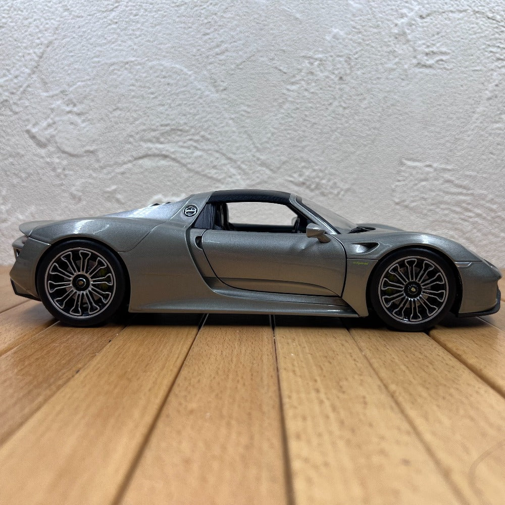 1/18 Scale Porsche 918 Spyder Sports Car Diecast Model