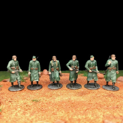 1/72 Scale WWII German Soldiers in Winter Painted Figures for Model Dioramas