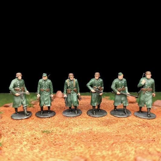 1/72 Scale WWII German Soldiers in Winter Painted Figures for Model Dioramas