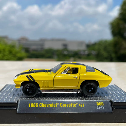 1/64 Scale 1966 Chevrolet Corvette Sports Car Diecast Model