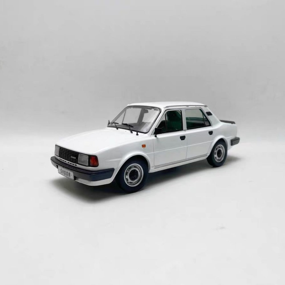 1/18 Scale Skoda 120 L Diecast Model Car