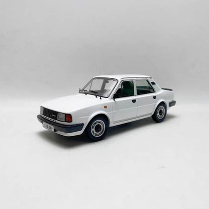 1/18 Scale Skoda 120 L Diecast Model Car