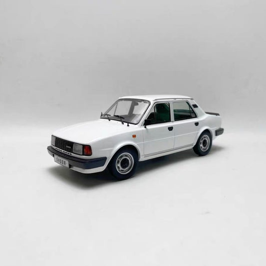 1/18 Scale Skoda 120 L Diecast Model Car