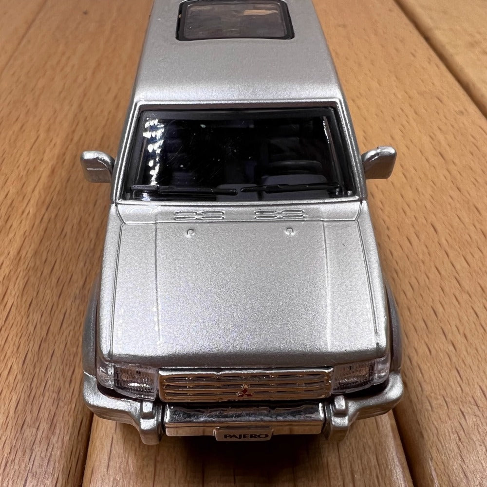 1/64 Scale Mitsubishi Pajero Super Exceed SUV Diecast Model Car