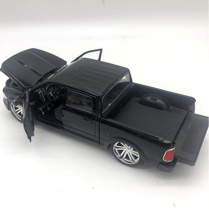 1/24 Scale Ram 1500 Pickup Truck Diecast Model
