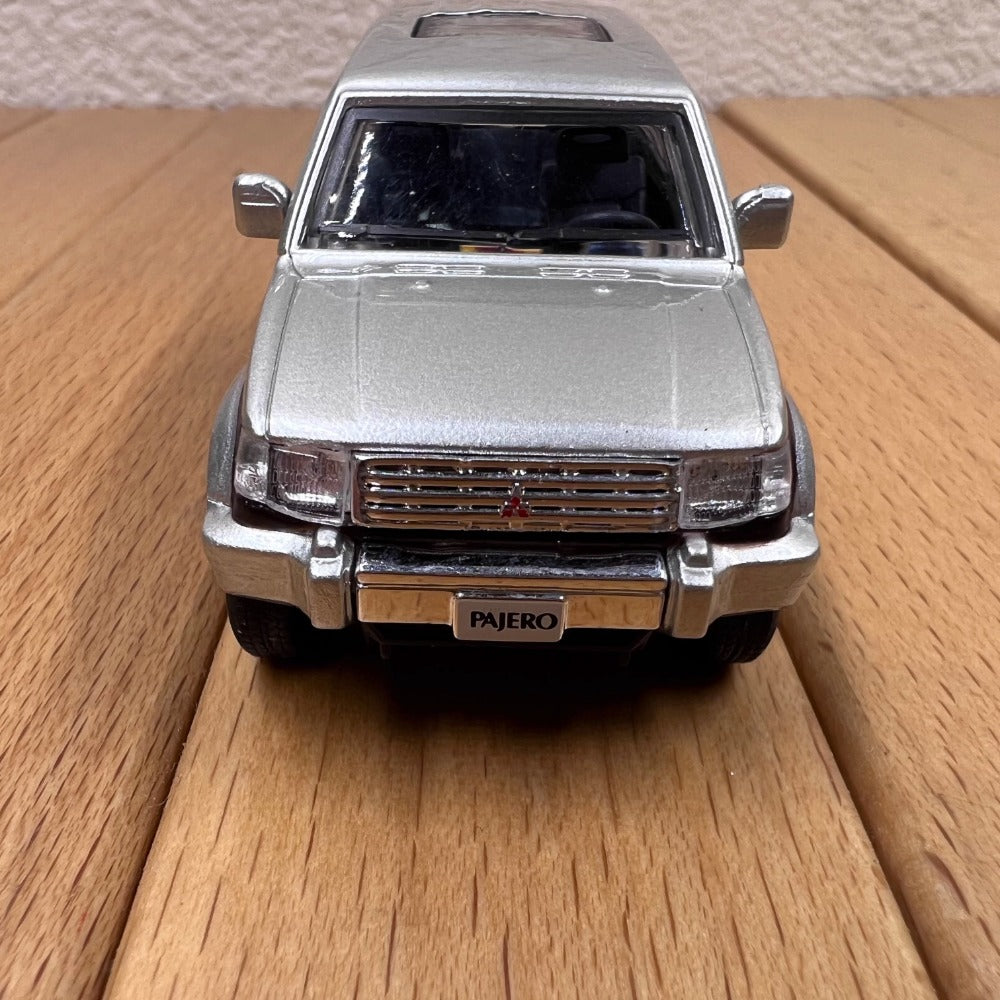 1/64 Scale Mitsubishi Pajero Super Exceed SUV Diecast Model Car