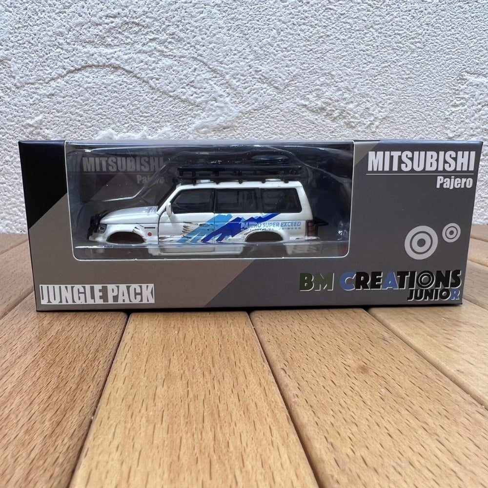 1/64 Scale Mitsubishi Pajero Super Exceed SUV Diecast Model