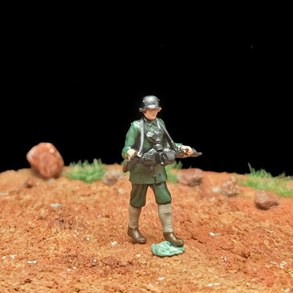 1/72 Scale WWII Army Soldiers Painted Figurines for Model Dioramas