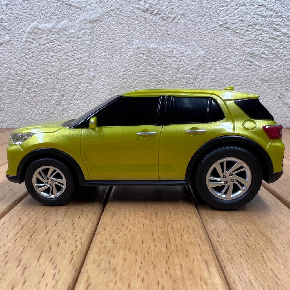 1/30 Scale Toyota Raize SUV Diecast Model Car Plastic