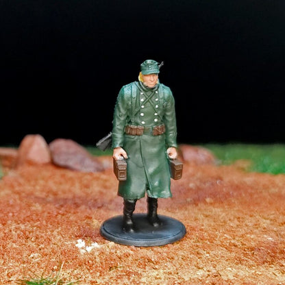 1/72 Scale WWII German Soldiers in Winter Painted Figures for Model Dioramas