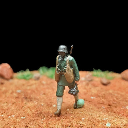 1/72 Scale WWII Army Soldiers Painted Figurines for Model Dioramas