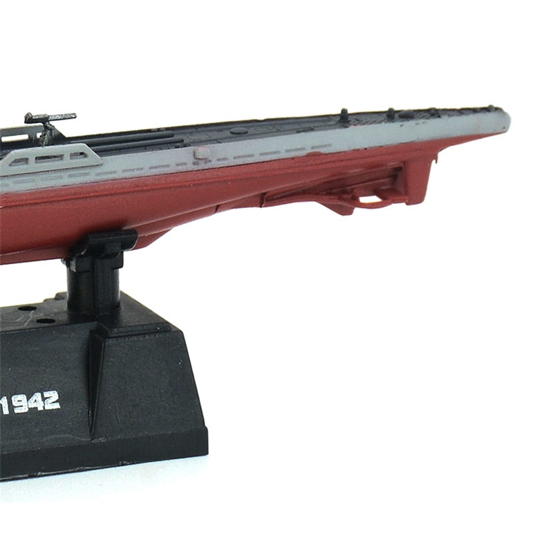 ready to display German WWII submarine model 37320