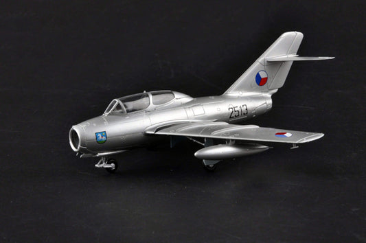 prebuilt 1/72 scale MiG-15 aircraft model 37137