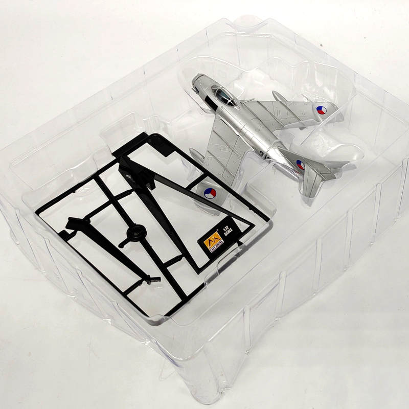 prebuilt 1/72 scale MiG-15 aircraft model 37132