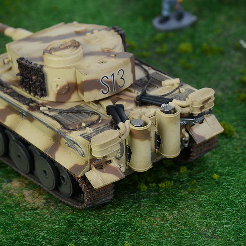 collectible plastic model tank 36210 Tiger I