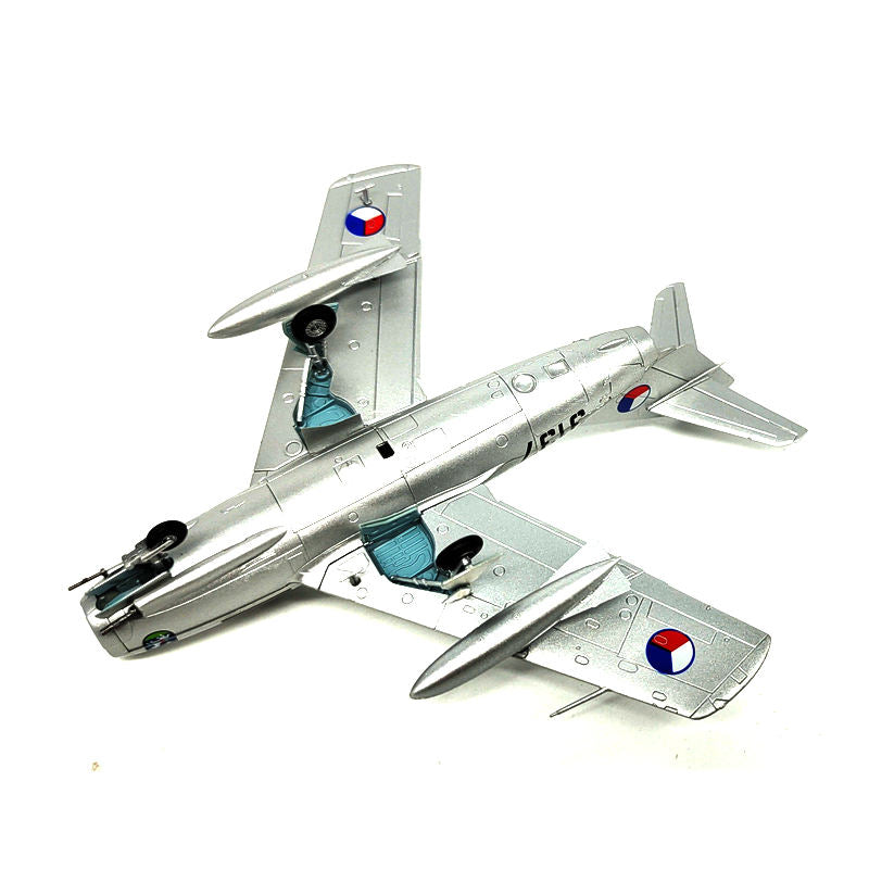 prebuilt 1/72 scale MiG-15 aircraft model 37132
