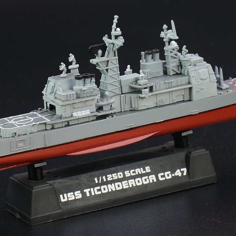 1/1250 scale prebuilt USS Ticonderoga CG-47 cruiser model 37401