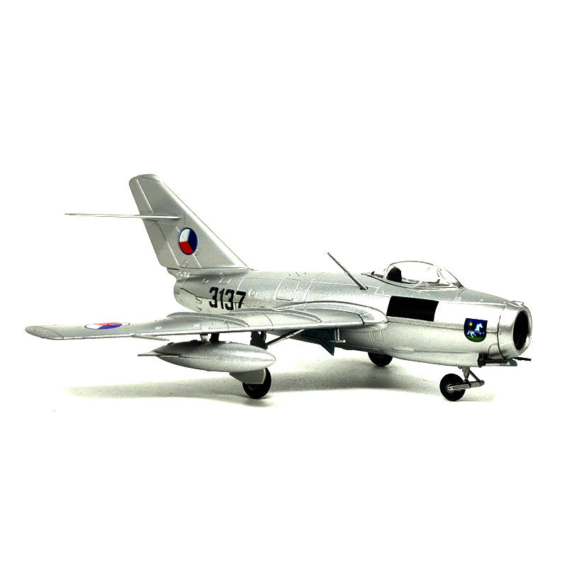prebuilt 1/72 scale MiG-15 aircraft model 37132