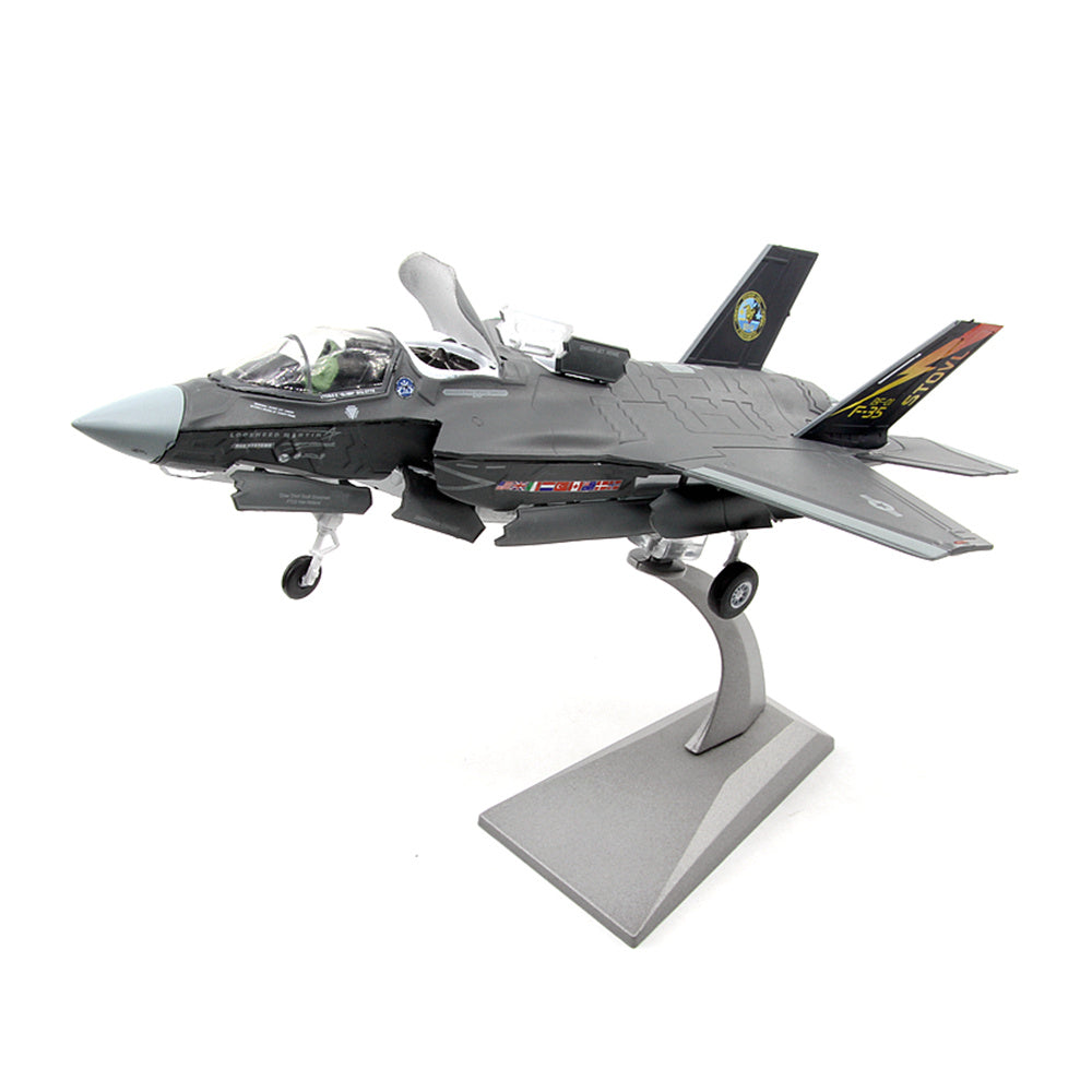1/72 scale diecast F-35 Lightning II aircraft model